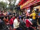 Hà Nội: Nhộn nhịp mua bán vàng trong ngày vía Thần Tài
