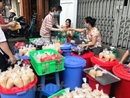 Hà Nội: Giá cả hàng hóa tăng, thị trường Tết Đoan Ngọ kém sôi động