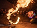 [Photo] Độc đáo múa lân phun lửa trong đêm rằm Trung thu ở thôn Cao Hạ 