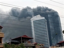 Hà Nội: Tòa nhà điện lực tại phố Cửa Bắc cháy lớn